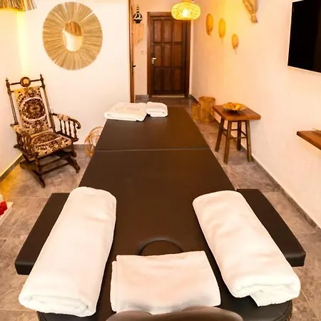 West Coast Boutique Szálloda *