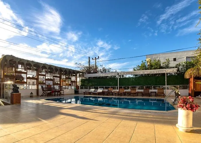 West Coast Boutique Hotel *