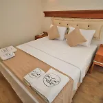 West Coast Boutique Hotel *