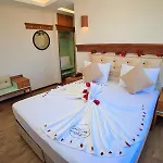 West Coast Boutique Hotel *